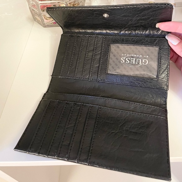 Guess wallet - Picture 2 of 4